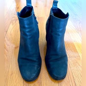 Cole Haan 7.5 leather ankle booties